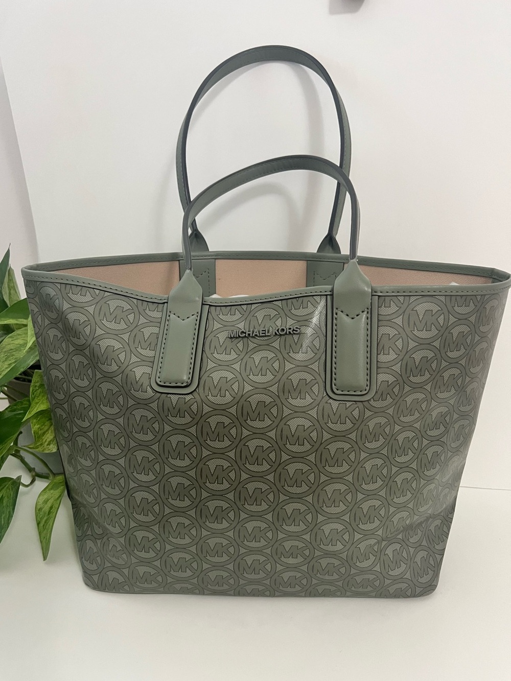 NEW MICHAEL KORS JODIE MEDIUM LOGO
JACQUARD TOTE BAG, Army Green, Vegan